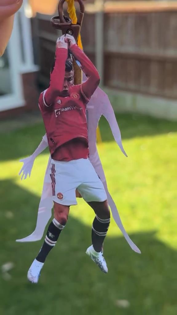 妙啊！球迷根据球员人物特点，做出经典还原装置